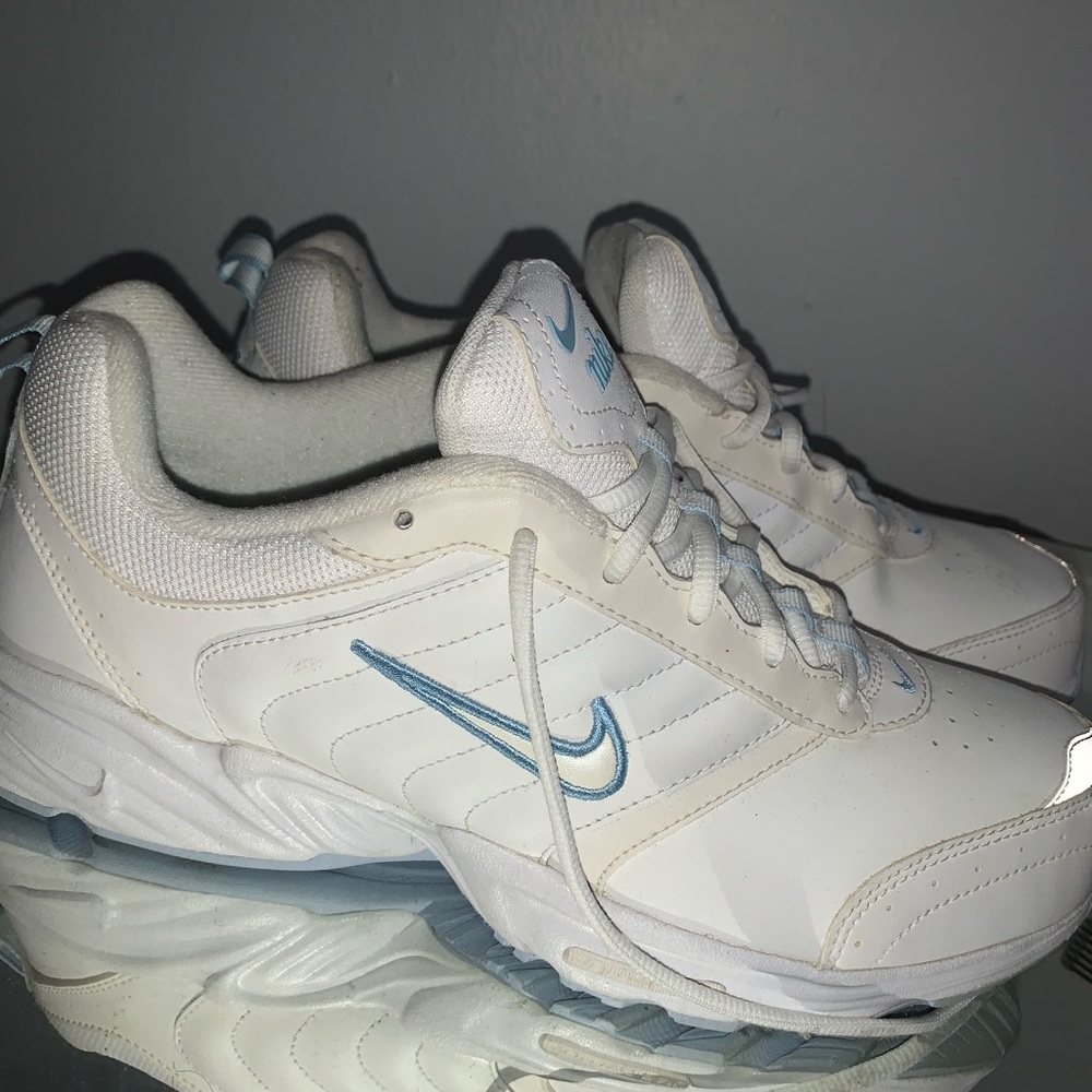 Nike Dad Sneakers - Picture 4 of 6